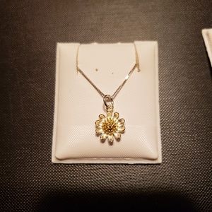 Sterling Silver Daisy Flower Pendant Necklace